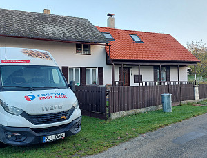 Zateplení stropu chlalupy se sedlovou střechou pomocí foukané izolace